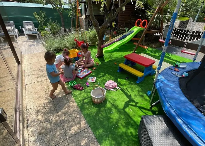 Lux Barbara 아파트